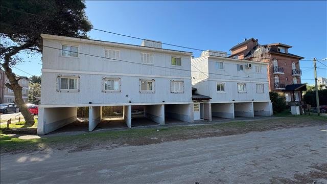 BONITO DEPTO RECICLADO A 100 M DEL MAR