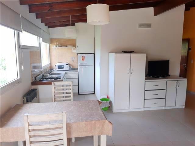 LUMINOSO MONOAMBIENTE CON PARRILLA EN 2 PISO