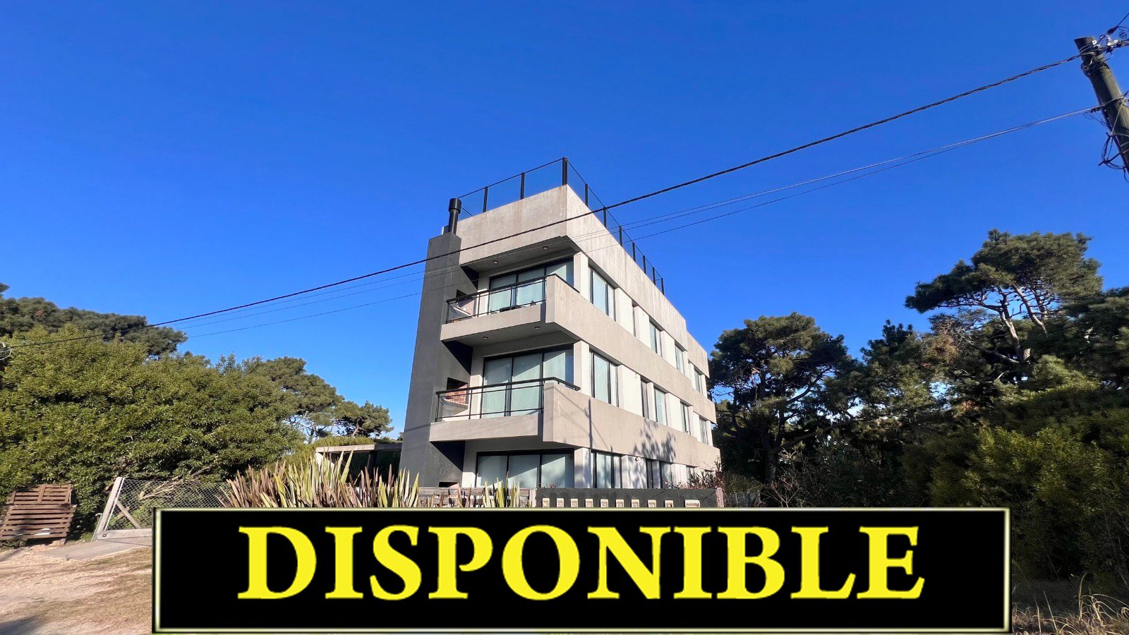 LUMINOSO DEPTO CON PISCINA A 100 M DEL MAR