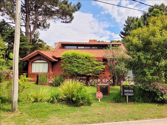 HERMOSO CHALET DE CATEGORIA CON PISCINA