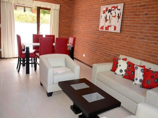 HERMOSO DUPLEX EN CARILO CON PISCINA EN COMPLEJO